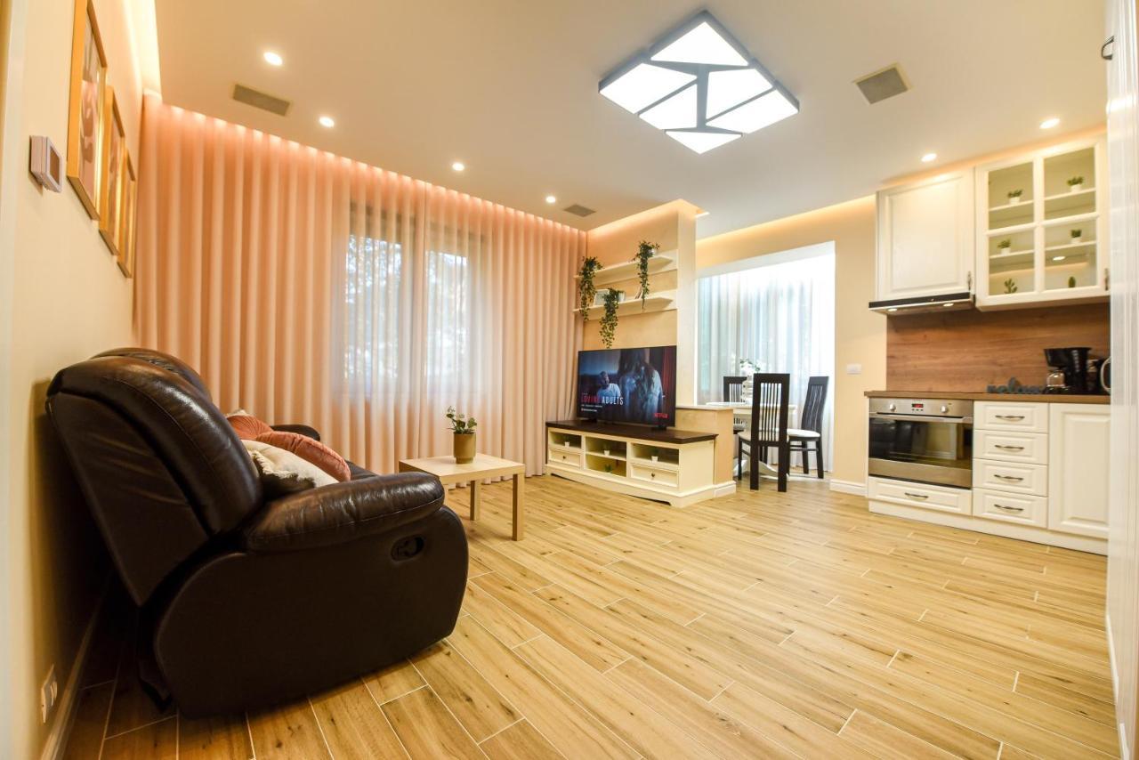 Green Leafy Brasov - Ideal 2 Bedroom Apartment Exterior foto